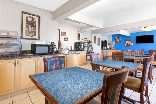 MICROTEL INN AND SUITES LONDON (London)